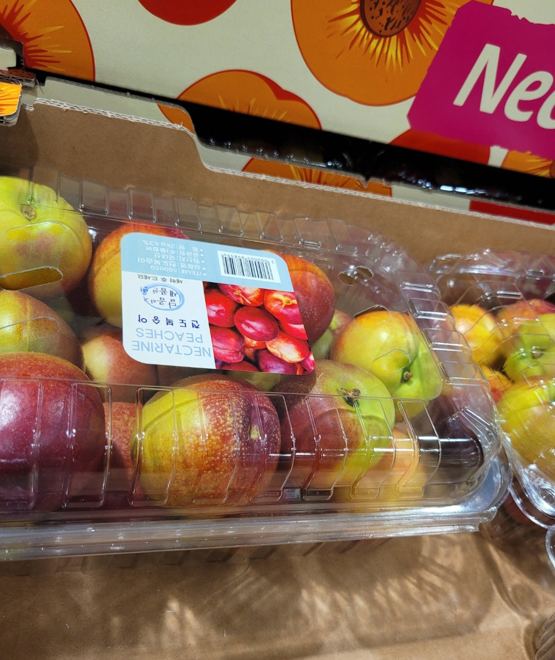 NECTARINE PEACHES